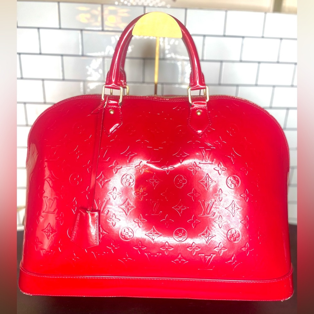 Authentic Louis Vuitton GM Red Vernis Alma Pomme DAmore w/entrupy authentication